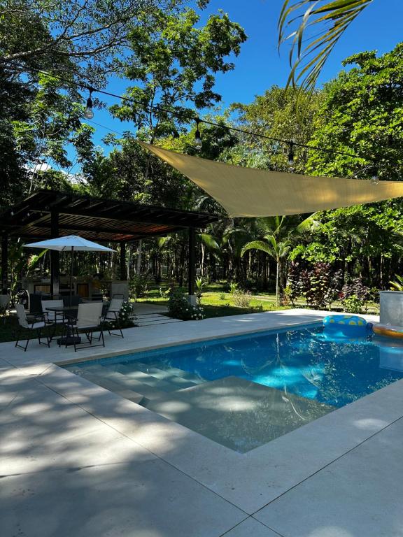 Piscine de l'établissement La Amapola Lodge, Bungalow en Península de Osa. ou située à proximité