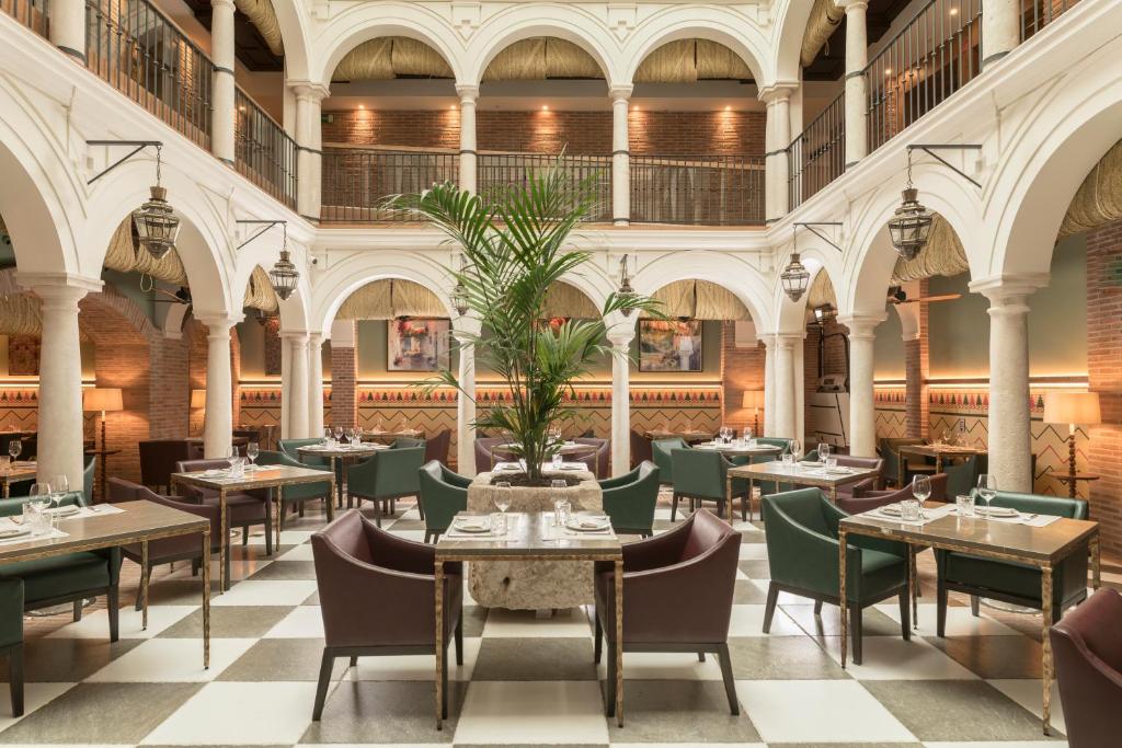 Posezení v ubytování Palacio Solecio, a Small Luxury Hotel of the World