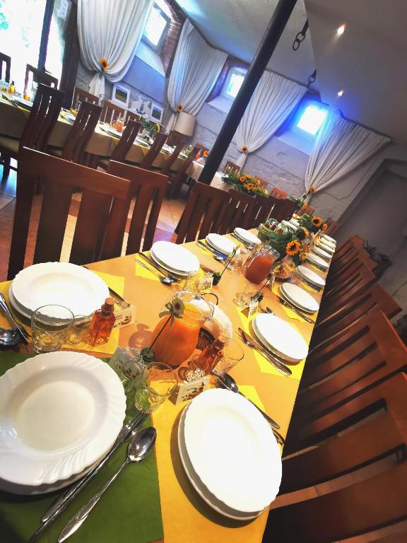 Jedlo v ubytovaní bed & breakfast alebo blízkom okolí