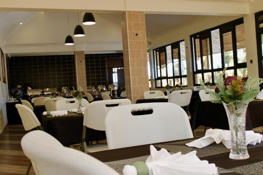 Restaurace v ubytování Lukenya Alkebu Resort