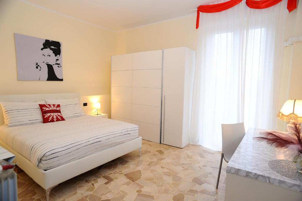 a bedroom with a bed and a white cabinet at Elizabeth House in Como