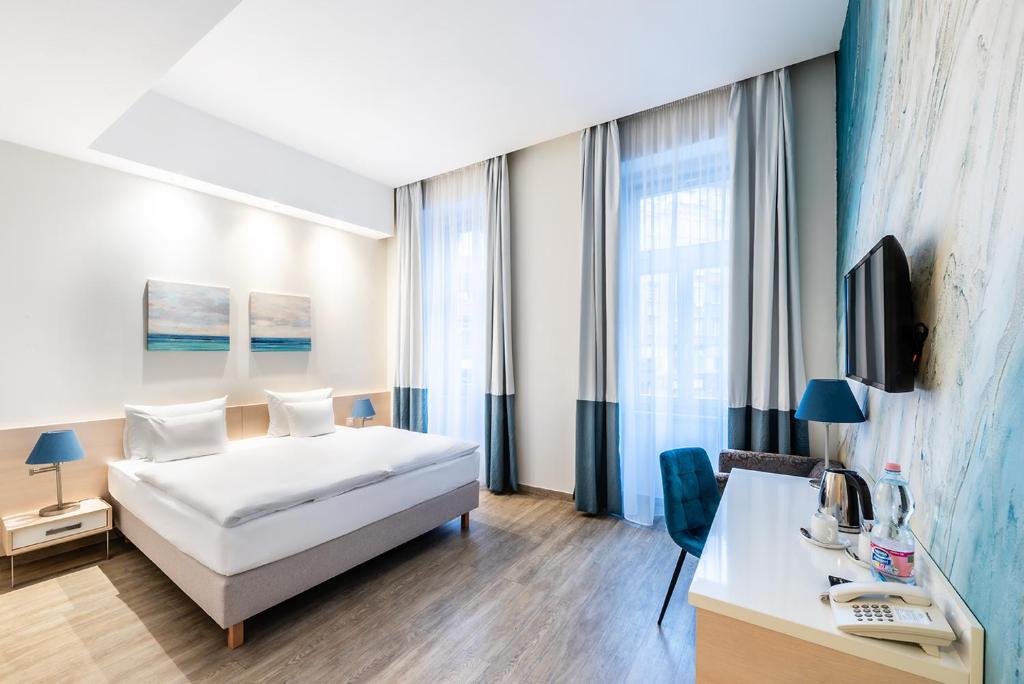 Postel nebo postele na pokoji v ubytování Atrium Fashion Hotel