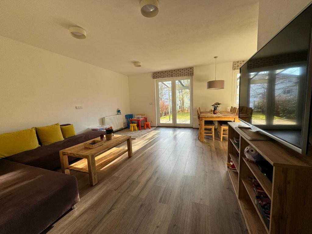 Telewizja i/lub zestaw kina domowego w obiekcie Wellness & Spa Apartments Lipno - Frymburk