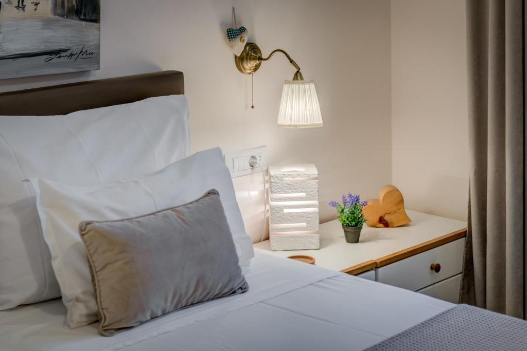 Postel nebo postele na pokoji v ubytování Victoria Luxury Rooms - Split Downtown