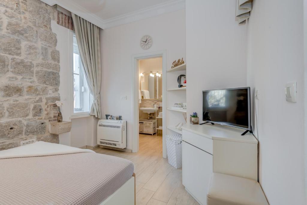 TV a/nebo společenská místnost v ubytování Victoria Luxury Rooms - Split Downtown