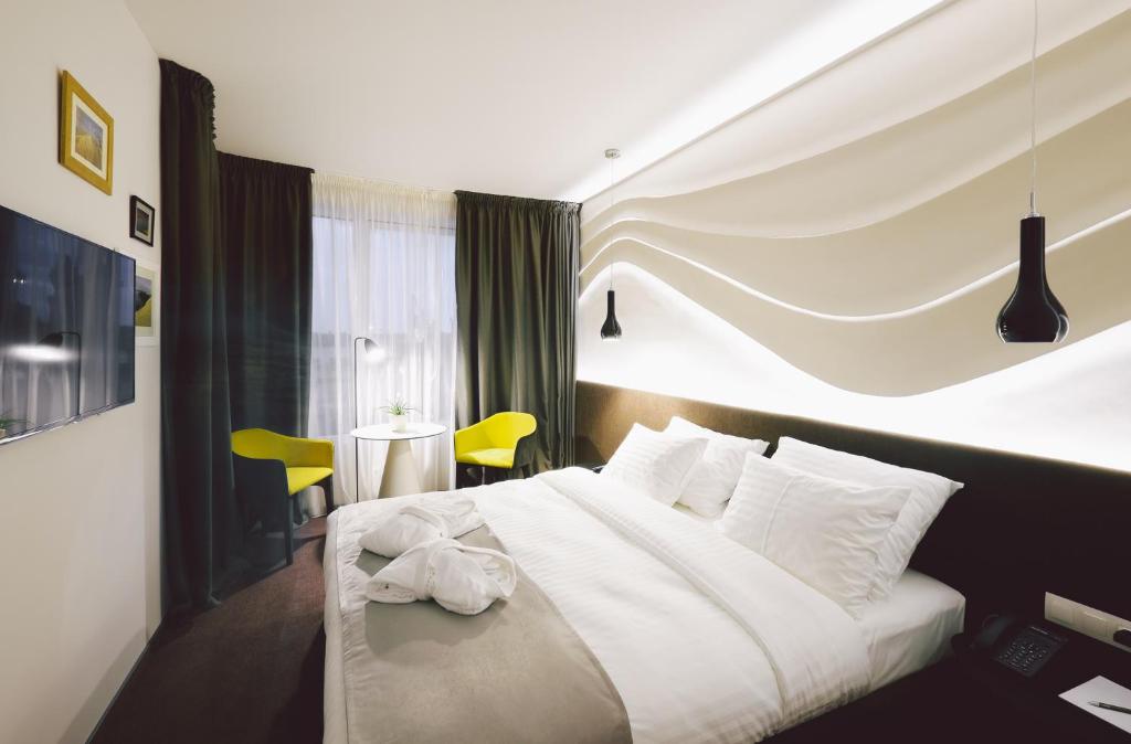 Postel nebo postele na pokoji v ubytování Dunetton - self check-in hotel