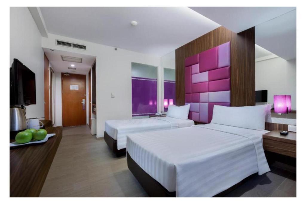 Letto o letti in una camera di Quest Hotel Darmo - Surabaya by ASTON