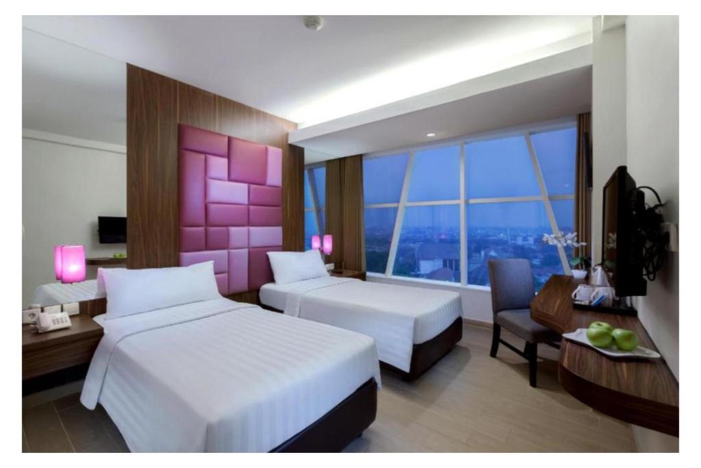 Letto o letti in una camera di Quest Hotel Darmo - Surabaya by ASTON