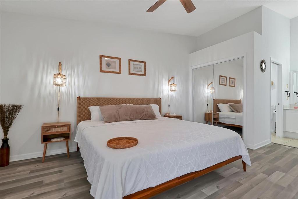 Remodeled Retreat: Tranquil Resort Oasis Near Theme Parks - Apartment