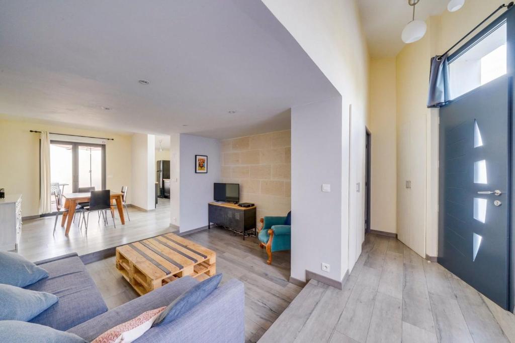 Μια τηλεόραση ή/και κέντρο ψυχαγωγίας στο Belle maison de ville Bordeaux Talence