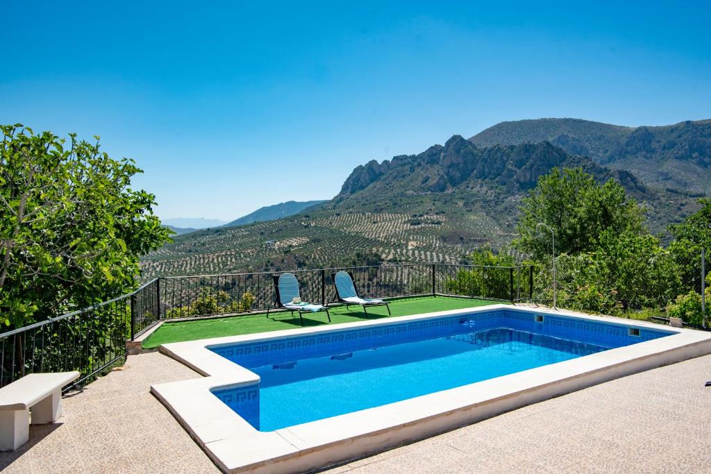 a swimming pool with a view of a mountain at EL MIRADOR in Jaén