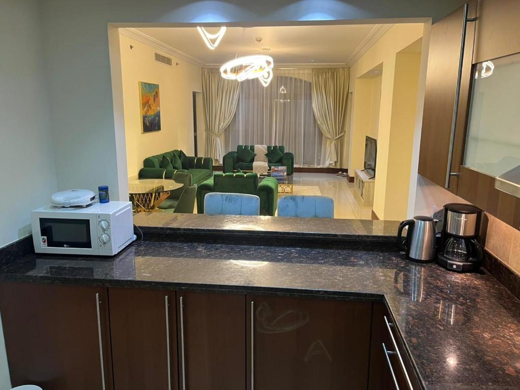 اقامت لوکس 2خوابه Palm Jumeirah در Golden Mile 10