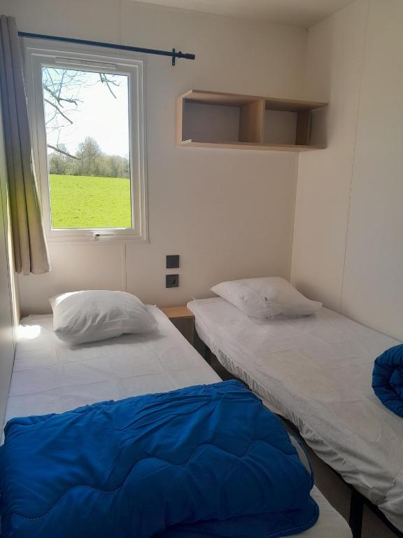 Postel nebo postele na pokoji v ubytování Camping Le Picard
