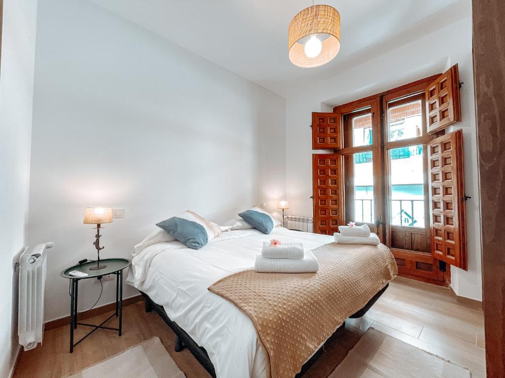 a bedroom with a bed with towels on it at Fee4Me La Azotea de Morata in Morata de Tajuña