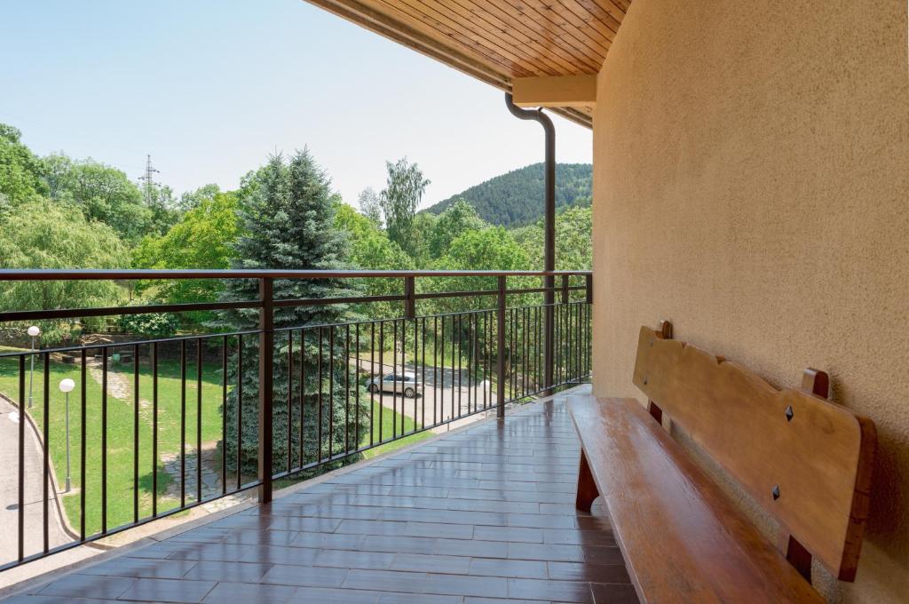 Nespecifikovaný výhled na hory nebo výhled na hory při pohledu z hostelu