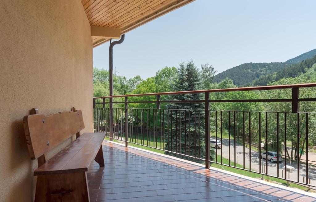 Nespecifikovaný výhled na hory nebo výhled na hory při pohledu z hostelu