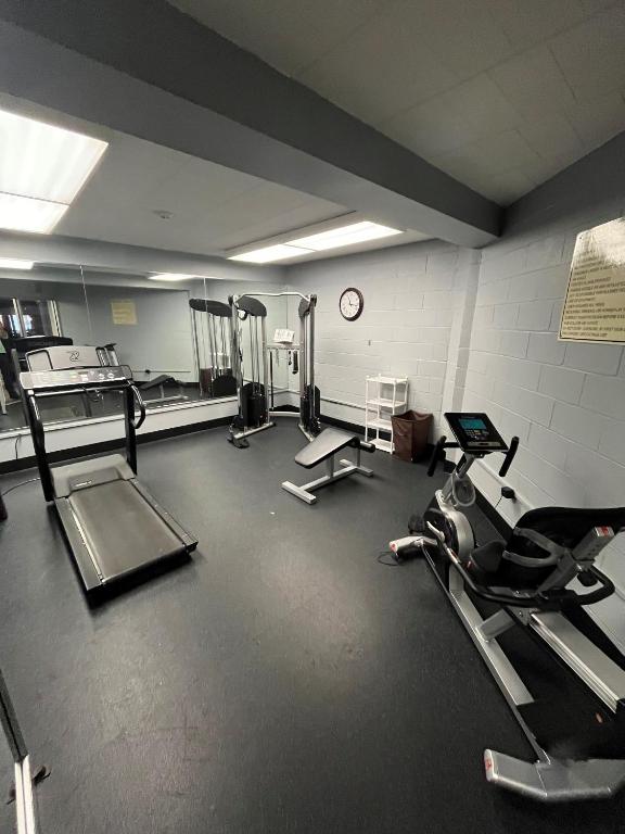 Fitness centrum a/nebo fitness zařízení v ubytování Baymont by Wyndham Bartonsville Poconos