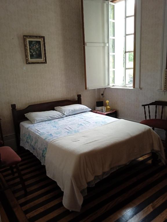 Letto o letti in una camera di Estúdios Deluxe São Manuel