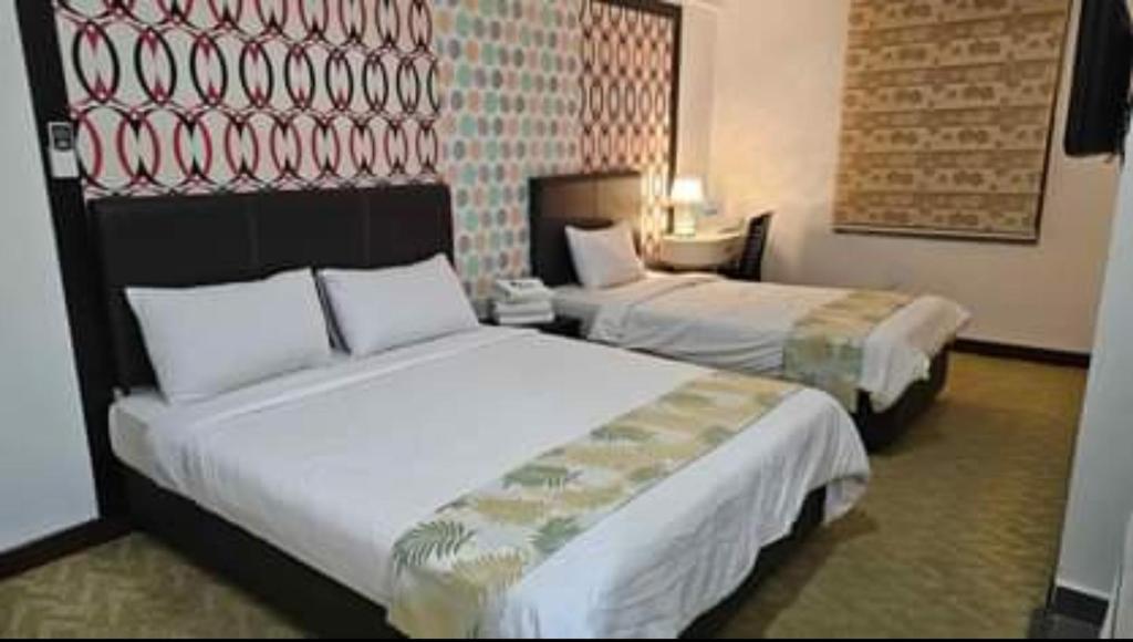 Postel nebo postele na pokoji v ubytování Warisan Hotel Kota Kinabalu
