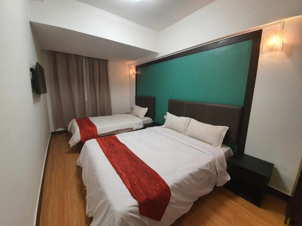 Postel nebo postele na pokoji v ubytování Warisan Hotel Kota Kinabalu