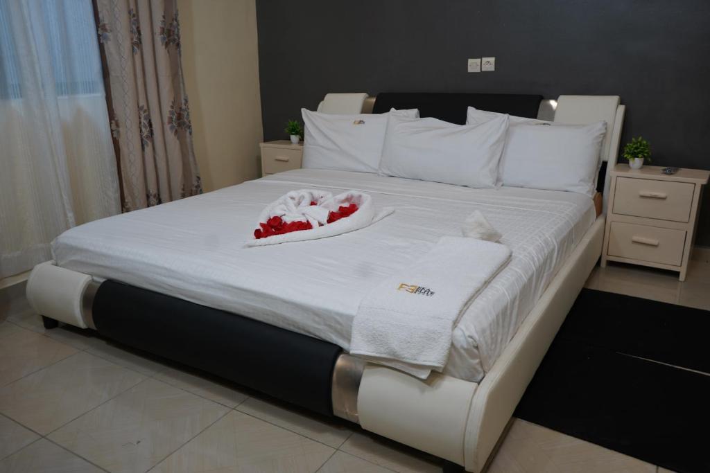 Postel nebo postele na pokoji v ubytování EKA ELITE HOTEL