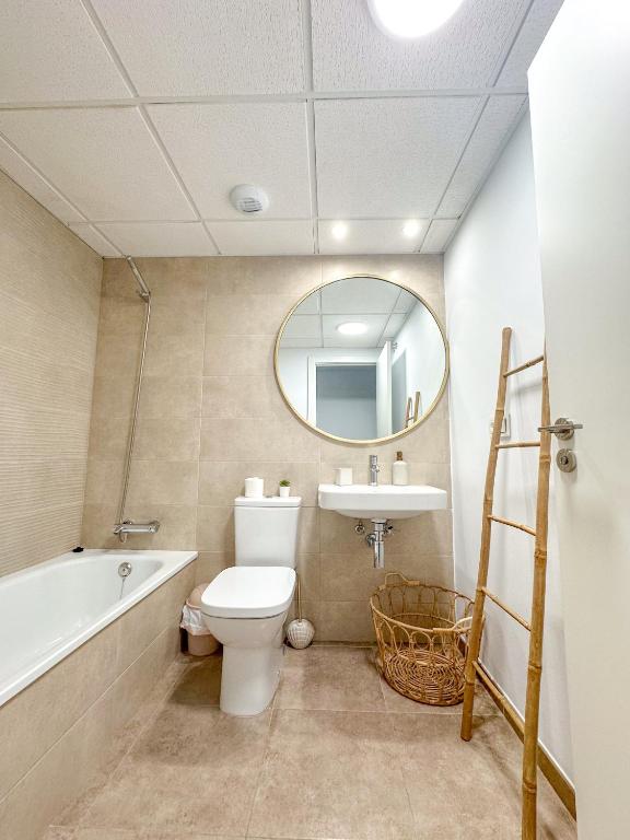 Łazienka w obiekcie OCEAN APARTAMENT !! 1ª Línea del Mar, piscina, parking, wifi