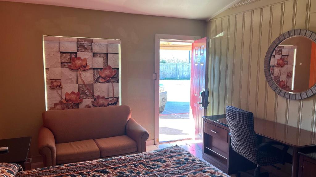 Budget Inn motel Greenville tx - Standard King Room - Non-Smoking