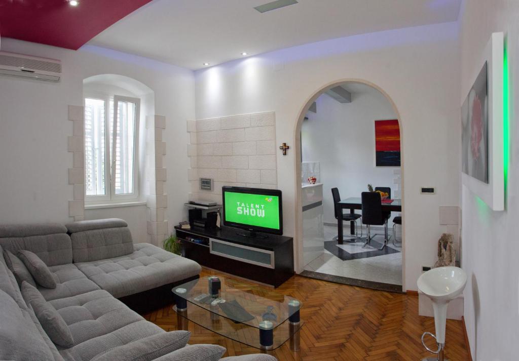 TV a/nebo společenská místnost v ubytování Apartment and Room Perfect Dream in Split