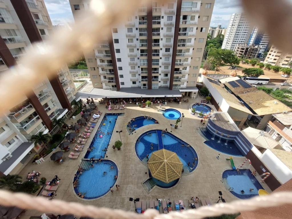 an overhead view of a pool in a building at Apartamento 704-C Casa da Madeira Caldas Novas in Caldas Novas