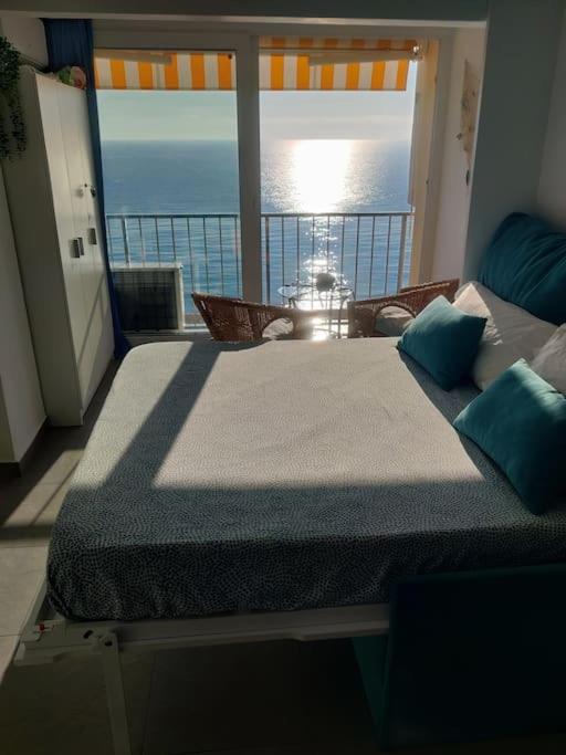 Postel nebo postele na pokoji v ubytování Loft beach blue