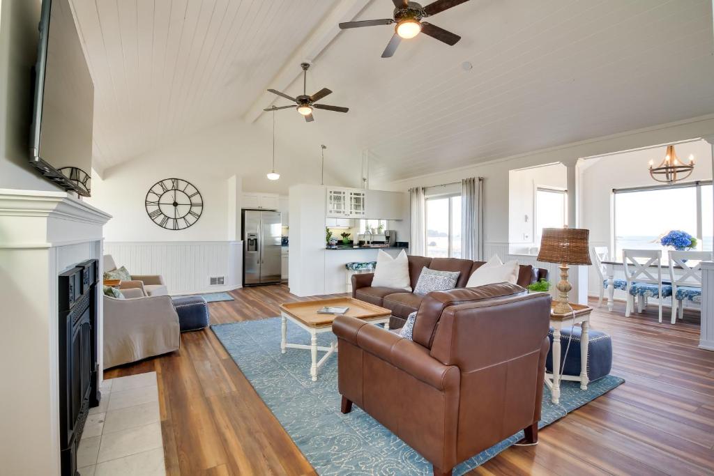 Beachfront Bandon Vacation Rental with Ocean View!, Bandon (updated