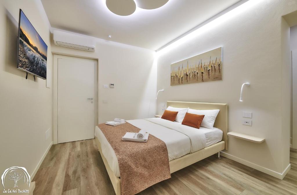 Een bed of bedden in een kamer bij FORESTERIA GUESTHOUSE CA' DEI BACHITT
