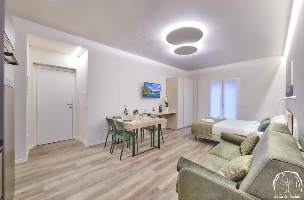 Een zitgedeelte bij FORESTERIA GUESTHOUSE CA' DEI BACHITT