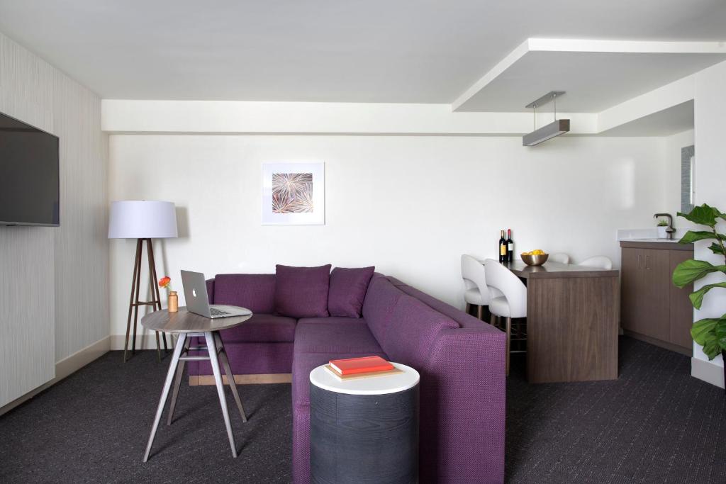 Crowne Plaza Atlanta Perimeter at Ravinia, an IHG Hotel - 