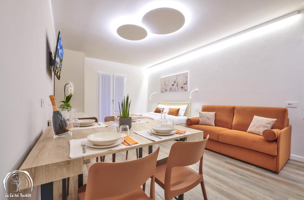 Een zitgedeelte bij FORESTERIA GUESTHOUSE CA' DEI BACHITT