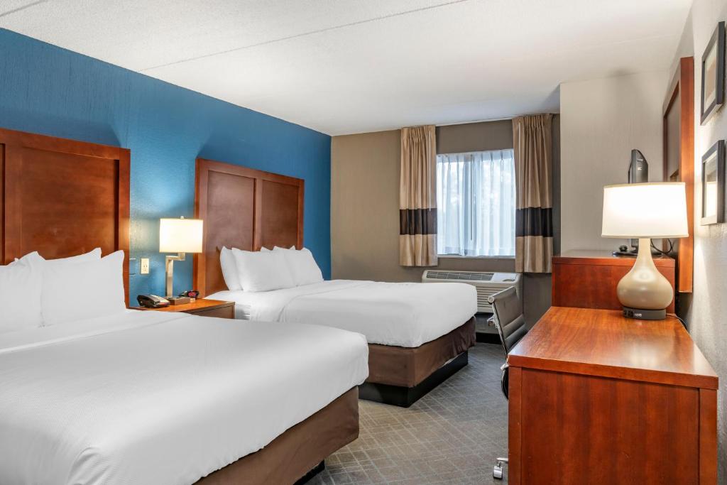 Postel nebo postele na pokoji v ubytování Comfort Inn University