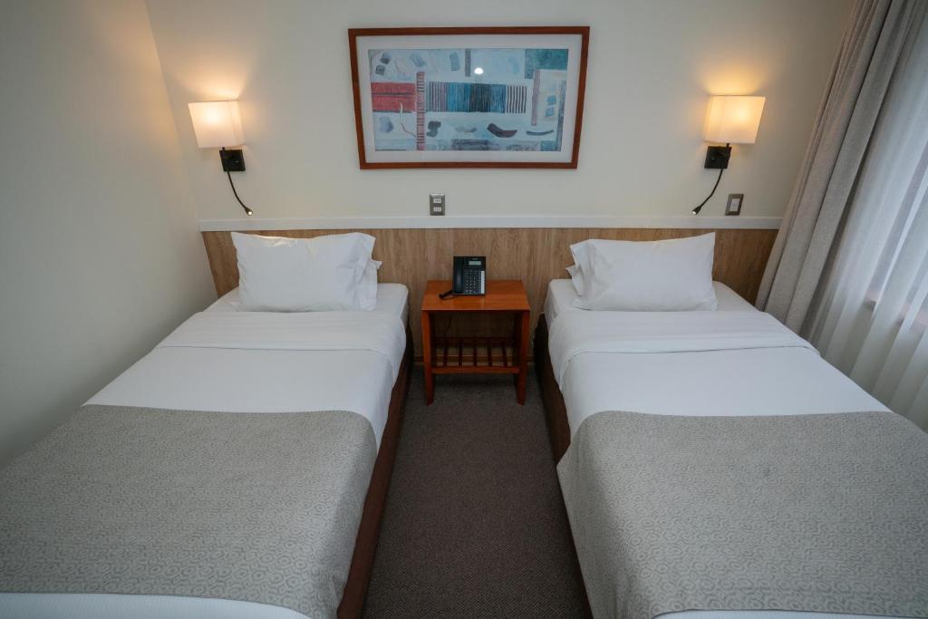 Postel nebo postele na pokoji v ubytování Hotel Don Luis Puerto Montt