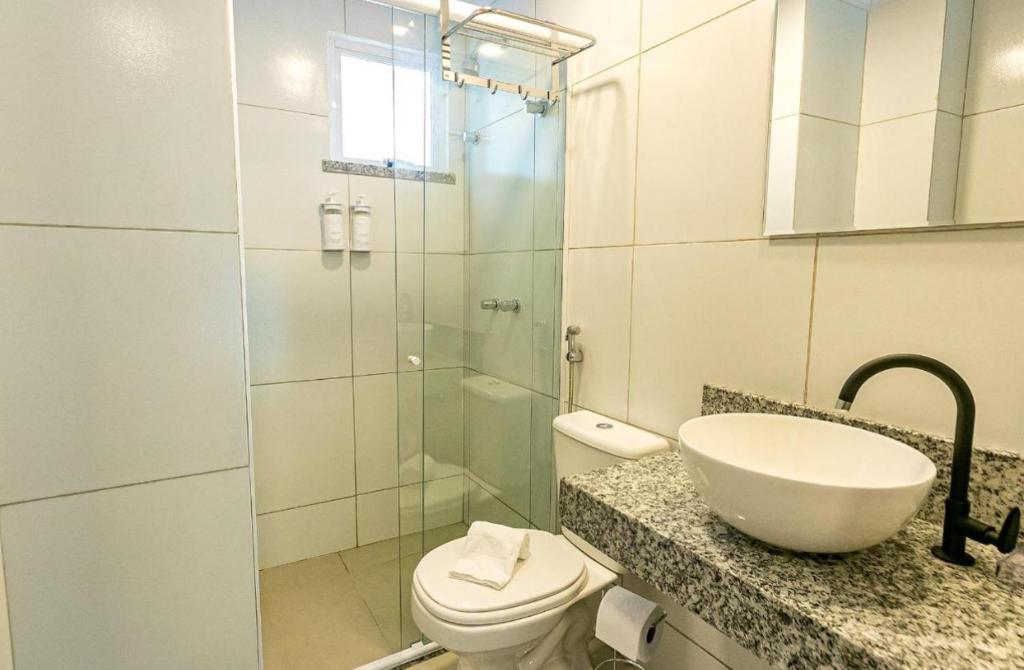 Vannituba majutusasutuses Apartamento com garagem no Centro de Guaramiranga
