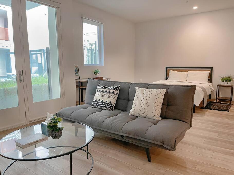 Luxury Apartment near DTLA Studio unit in Ktown, Los Angeles