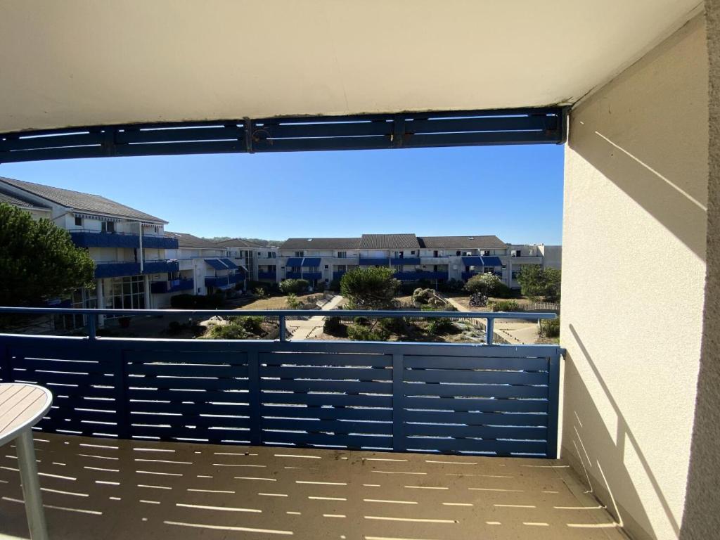 - un balcon avec vue dans l'établissement Résidence Bleu Marine - maeva Home - Appartement 2 pièces 4 personnes - Confort MAE-2214, à Lacanau