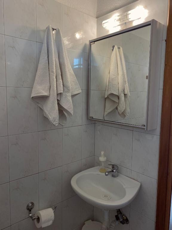 Koupelna v ubytování Possidi Kouslaka