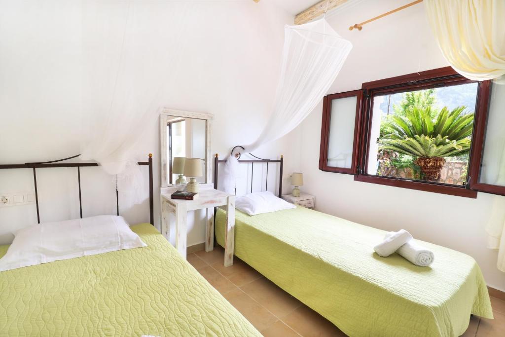 Postel nebo postele na pokoji v ubytování Louiza Apartments