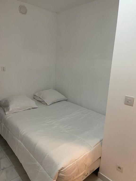 Postel nebo postele na pokoji v ubytování Fleurines Hotel