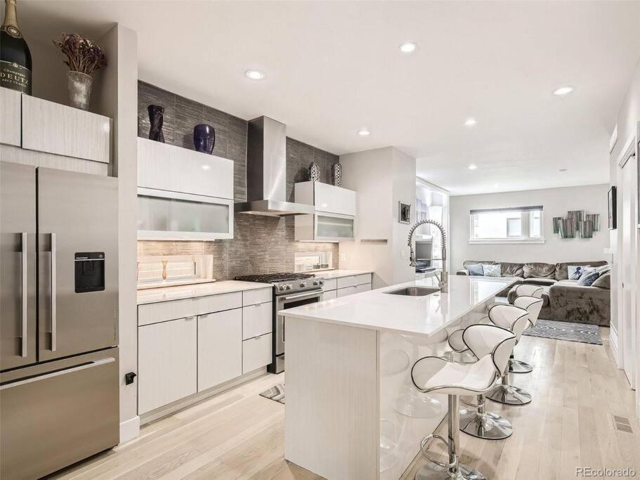 Upscale Urban Home Rooftop Deck Private Hot Tub, Denver (updated prices