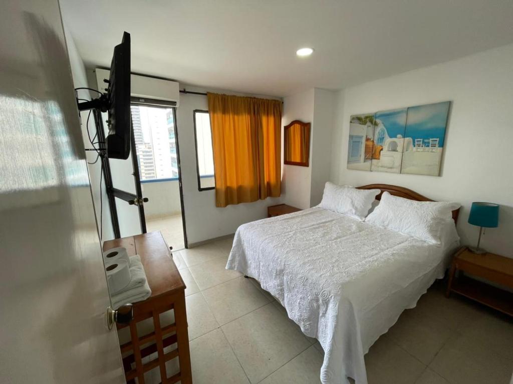 Apartamentos En Edificio Portofino ICDI - Apartamento De Dos Dormitorios