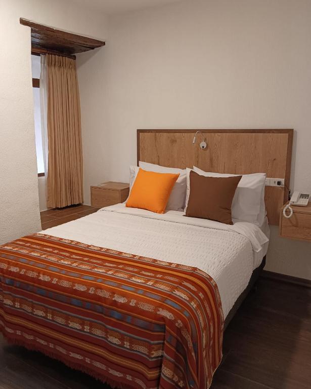 Postel nebo postele na pokoji v ubytování Casona Tobar Hotel