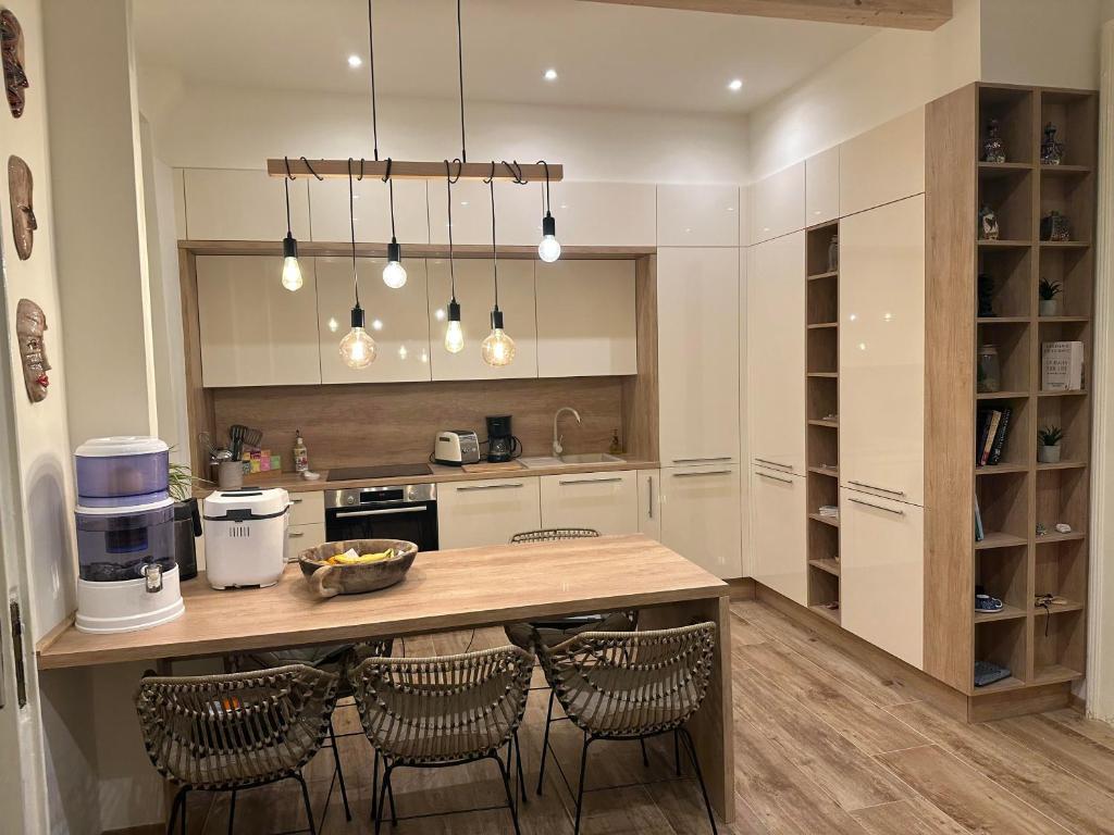 Home Away From Home Apartment- City center - longer term rates available