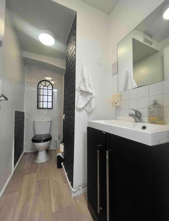 Room in Oxford Street - Double Room