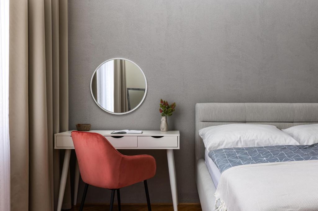 Postel nebo postele na pokoji v ubytování Stay2gether City Buzz Apt - O2 arena - Sleeps 6