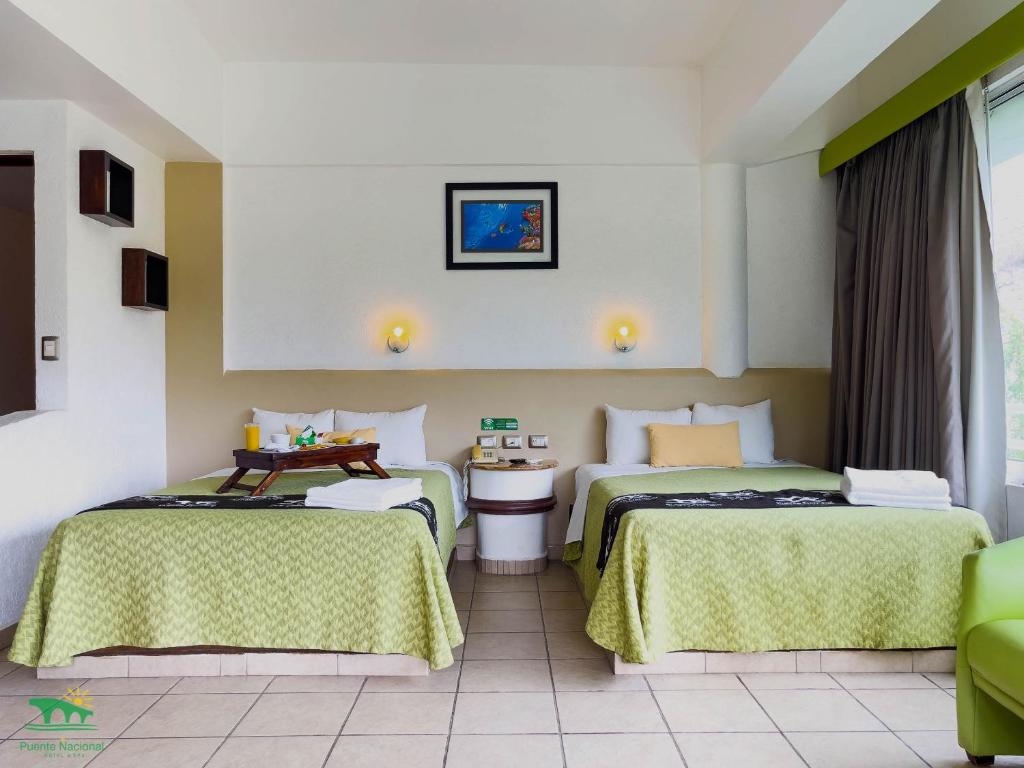 En eller flere senge i et værelse på Hotel Puente Nacional & Spa